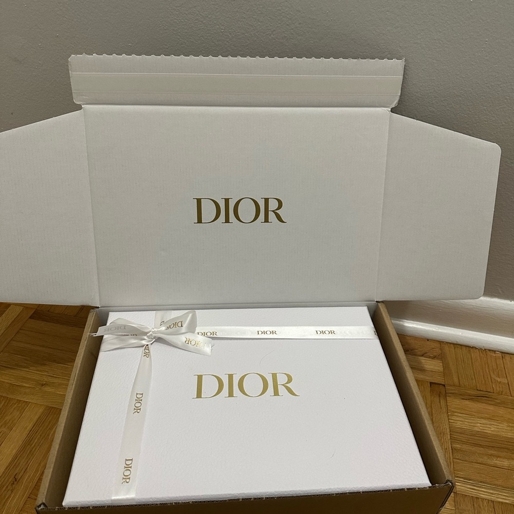 White dior gift box